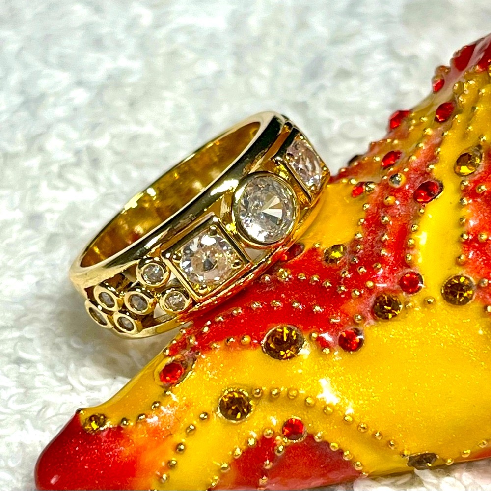 Elegant unisex Gold-Tone Ring with Clear Stones